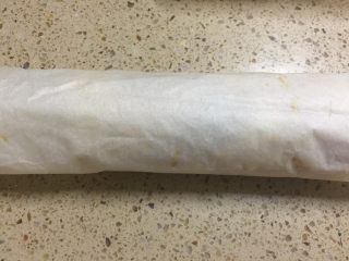 11、花生酱面包卷,卷好固定好，大约15分钟。