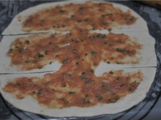 5、香气扑鼻的千层肉饼,抹上肉泥