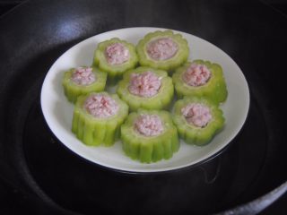 12、苦瓜酿,这时苦瓜也蒸好了的