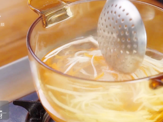 3、香煎虾饼-宝妈首选的补钙儿童餐,焯熟