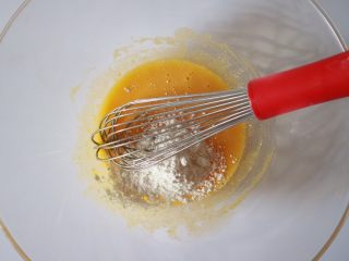 14、巴黎布列斯特泡芙,搅拌均匀后加入低筋面粉