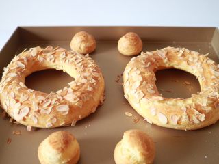 22、巴黎布列斯特泡芙,泡芙出炉一样放置冷却