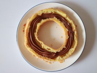 28、巴黎布列斯特泡芙,挤入一圈夹馅