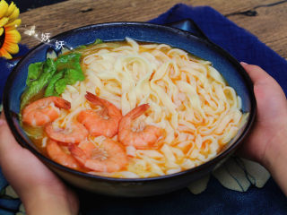 20、鲜虾手擀面,成品