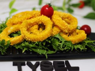 21、空气炸锅鱿鱼圈????【宝宝辅食】,放入器皿中