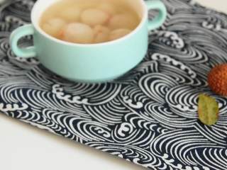 4、果肉颗颗饱满、汤水清甜可人，这就是冰糖荔枝想要带给你的好滋味,煮出来的汤和果肉味道都不错哦。