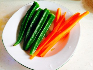 7、阳光早餐～秋葵厚蛋烧,捞出备用