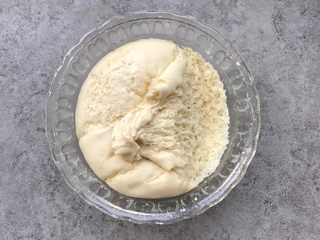 5、香葱花卷～中式面点,看内部组织成蜂窝状