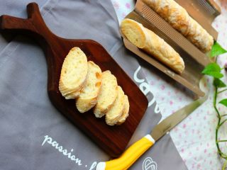 12、法棍,切片做三明治也很适合。