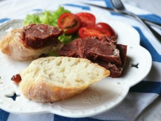 13、法棍,搭配蔬菜肉类，早餐会非常丰盛。