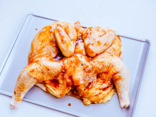 4、烤鸡,涂抹 按摩 再按摩