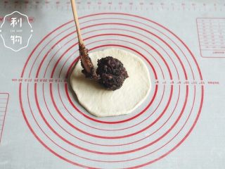 10、红豆面包超人,包馅