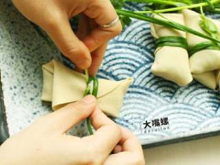 10、豆皮包螺蛳粉丨大嘴螺,最后给它以一个完美的方式结束一整套动作，打一个永远解不开的结......