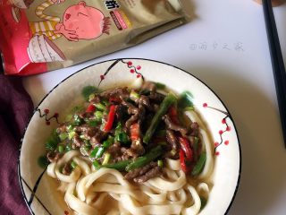 16、牛肉手擀面,装盘，就可以开吃了！