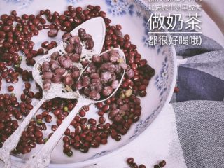 3、绵软红豆包(普通面粉 健康少油),蒸好的红豆取出备用