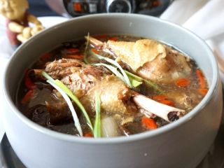 16、【土鸡山蘑菇汤】山珍野味、补气补虚、赶走疲劳,成品图