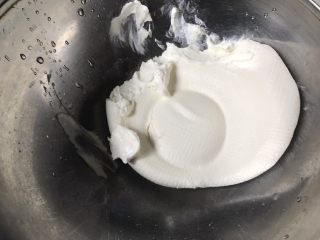 15、蜜桃乳酪派,奶油奶酪回温软化，我是自己做的，不用加热软化