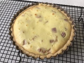 25、蜜桃乳酪派,取出放凉脱模