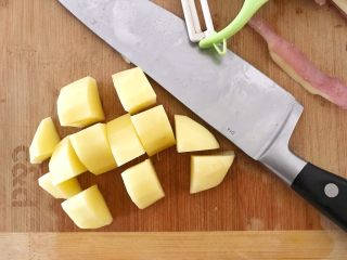 9、蔬菜牛肉汤煲,土豆削皮后切成小块，