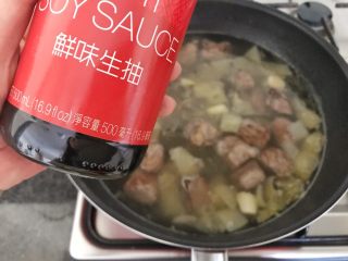 19、蔬菜牛肉汤煲,3汤勺的生抽，