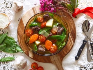 22、蔬菜牛肉汤煲,成品图