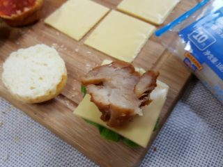 15、迷你汉堡,再加适量的鸡腿肉。