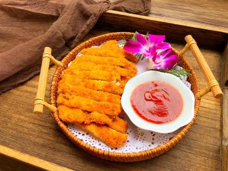 17、黑胡椒猪排,切块装盘，配上番茄酱，美美的享用吧