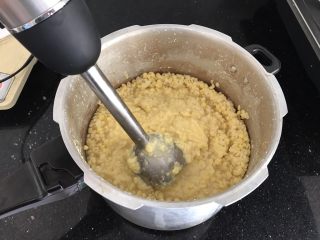 5、绿豆糕～蔓越莓版,当然像我一样用机器打的就更好了，因为够细腻