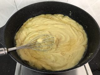 10、绿豆糕～蔓越莓版,倒入打好的绿豆蓉