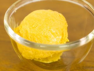 12、冰淇淋三明治,吃前拿出来回软一点点就可以开吃了