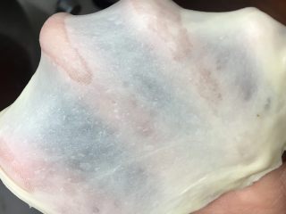 12、椰油小餐包,揉出透明强韧的薄膜即可