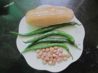 1、青椒鸡丁,准备食材