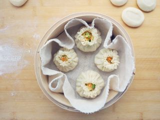 11、素烧麦,放入垫了屉布的笼屉里，或者金属笼屉也可以