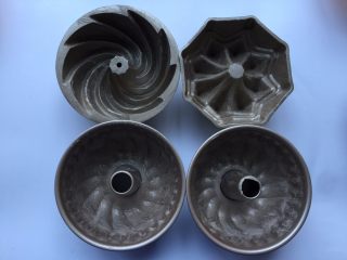 2、凹型海绵蛋糕,10克黄油隔水融化，用毛刷蘸黄油刷模具