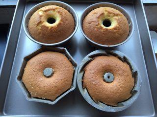 11、凹型海绵蛋糕,出炉后不用倒扣