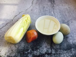 1、上汤娃娃菜,准备食材。