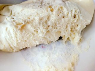 4、白吉馍(含中式汉堡做法),面团发到2-2.5倍大,里面呈蜂窝状