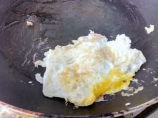 20、白吉馍(含中式汉堡做法),鸡蛋快熟时翻面,稍等片刻出锅