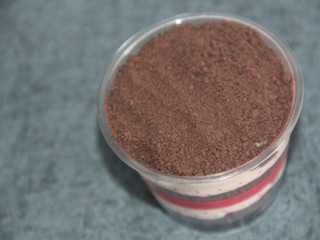 21、奥利奥香蕉木糠杯,最后再铺一层奥利奥