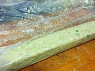 14、萝卜丸子,冷藏后的肉馅，分次整形；