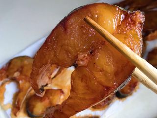 19、秘制酥鱼,先炸大块的