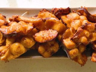 21、秘制酥鱼,全部炸好，这时候鱼肉还不脆