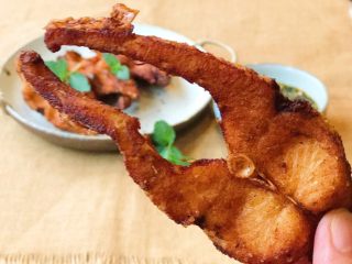 23、秘制酥鱼,炸好的酥鱼