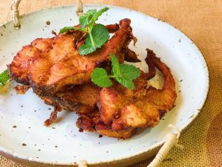 25、秘制酥鱼,如果不喜欢蘸酱汁也可以这样干吃，事先腌制过的，咸淡适中……