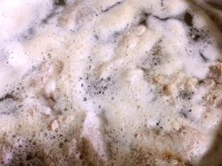 2、番茄牛腩,看到这样的血沫还敢不焯水吗？