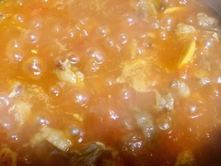 11、番茄牛腩,大火煮开，中小火煮40分钟左右