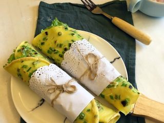 12、葱香芝士卷饼,卷起来，装饰下就可以；
