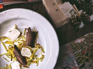 6、媲美周黑鸭的 香辣卤鸡脖,取三块冰糖