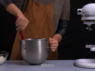 13、提拉米苏,加入已软化的马斯卡彭芝士70克，君度酒18克  咖啡利口酒18克  搅拌均匀