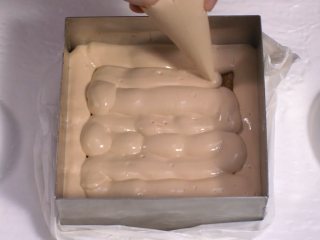 17、提拉米苏,均匀裱上咖啡奶沫